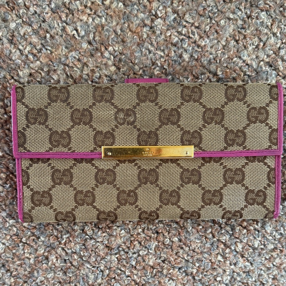 Gucci Tan and Pink Monogram Clutch - Picture 1 of 6